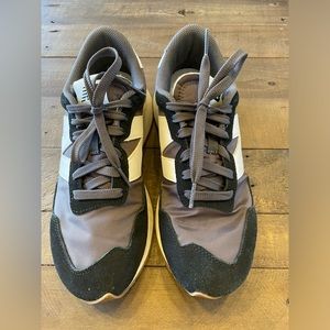 New Balance Women's 237 Retro Sneaker. Size 10.